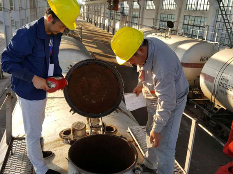 山東三德在江西九江清洗儲(chǔ)蓄罐及反應(yīng)釜鈍化酸洗